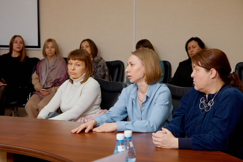 Александр Ткаченко посетил Самарскую область и встретился с родителями орфанных детей, врачами и руководством региона